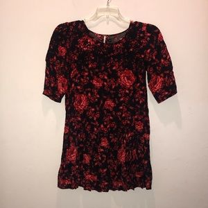 Free people blk/red floral tunic top.  Xs